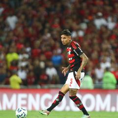 Flamengo evita una crisis, pero Erick Pulgar sufre en Brasil