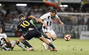 Dioni, pichichi del bronce, mide fuerzas con el Castilla de Nico Paz