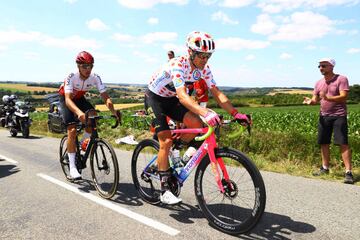 Magnus Cort Nielsen y Anthony Pérez ruedan escapados durante la cuarta etapa del Tour.