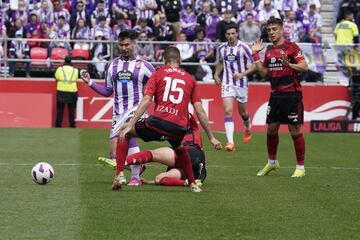 El lateral del Valladolid sacó a relucir su mira telescópica que tiene por pierna derecha, con un balón en profundidad hacia Raúl Moro, que acabó en el primer gol de los vallisoletanos. Un pase medido al pie del centrocampista que significó medio tanto.