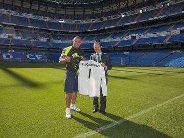 Pudzianowski, estrella de MMA, disfruta de su visita al Bernabéu