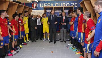 El Rey felicitó a los jugadores de la Selección tras la victoria