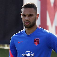 Lodi prueba como carrilero