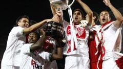 Miles de sevillanos toman Puerta de Jerez para celebrar la Copa
