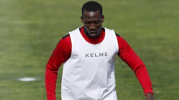 Jémez deja fuera a Advíncula