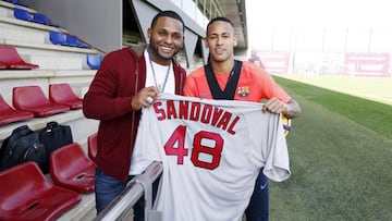 El pelotero venezolano, Pablo Sandoval, se mostrado como aficionado culé en el pasado, incluso visitando al equipo y conociendo a algunas de sus estrellas.