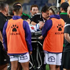 La jugada que preocupó a todos en la B: debió entrar la ambulancia