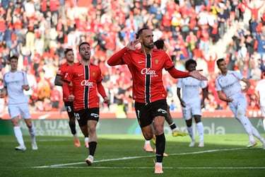 El delantero kosovar sigue en racha. De penalti y tras un buen contraataque demuestran que el ataque bermellón está en buenas manos. Su conexión con Virgili es letal para los rivales.