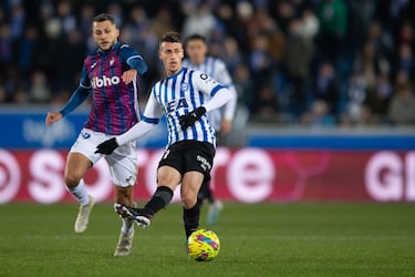 El que fuera capitán del Real Madrid Castilla se marchó al Deportivo Alavés en enero de 2023. Fue titular indiscutible y ese verano los 'babazorros' le firmaron un contrato hasta 2027.  