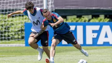 Vallejo y Iago Aspas, en un entrenamiento de la Selecci&oacute;n.