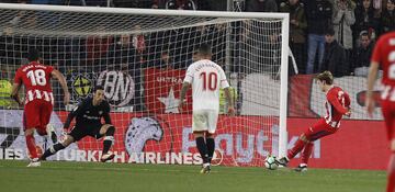 0-3. Griezmann marc¨® desde los 11 metros el tercer gol.