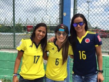 Las jugadoras de la Selección Femenina están en Barranquilla alentando a la Tricolor