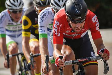 Thomas De Gendt lidera el grupo de escapados.