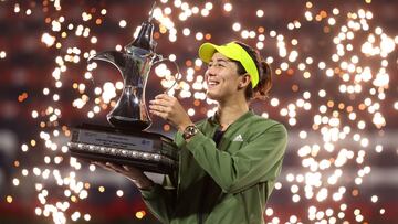 DUBAI, UNITED ARAB EMIRATES - MARCH 13: Garbine Muguruza of Spain celebrates with the trophy following victory during the Dubai Duty Free Tennis Women's Final match between Barbora Krejcikova and Garbine Muguruza on Day Seven of the Dubai Duty Free Tennis at Dubai Duty Free Tennis Stadium on March 13, 2021 in Dubai, United Arab Emirates. (Photo by Francois Nel/Getty Images)