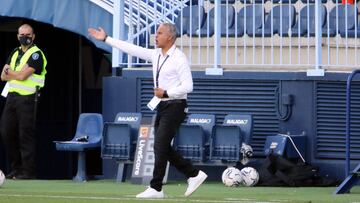 Pellicer, dando instrucciones durante un partido.