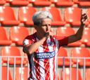 Un gol de Soni mantiene en el liderato a un Atlético que sufrió