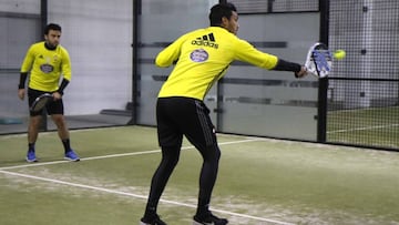 Cabral y Rossi jugando al pádel.