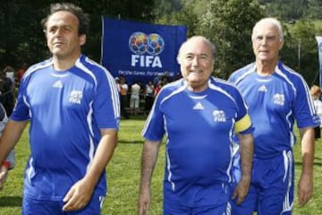 Michel Platini, Blatter y Franz Beckenbauer.