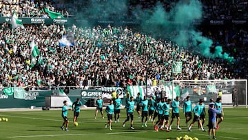 Los aficionados, en el entrenamiento.