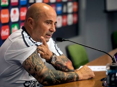 Los tatuajes de Sampaoli son grupos de rock y sus frases