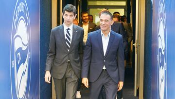 García Plaza con el presidente del club.