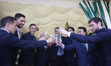 Los jugadores del Betis disfrutan en la Feria