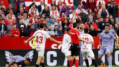 Imprudente entrada de Acuña que le costó la tarjeta roja