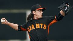 Tim Lincecum, ganador en dos ocasiones del Cy Young, sigue siendo agente libre.