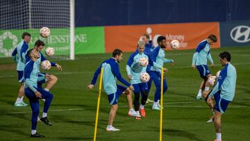 Los jugadores del Atlético en el entrenamiento previo a la Copa del Rey.