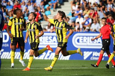 El delantero del equipo zaragozano está de dulce. Un doblete suyo le permitió al equipo doblegar a la Ponferradina en El Toralín. Giuliano, partido a partido, se está haciendo un nombre más allá de su apellido: Simeone. 