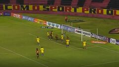 La opción de gol que tuvo Parraguez en su debut en Brasil