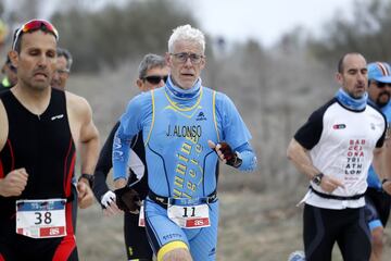 Los duatletas madrile?os Manuel D¨ªaz y Beatriz Molina cosecharon dos trabajadas victorias en la tercera edici¨®n del Du Cross Alcobendas. La localidad recibi¨® a 170 duatletas con el parque natural de Valdelatas como escenario ideal para esta pr¨¢ctica deportiva. El pr¨®ximo reto del circuito ser¨¢ el s¨¢bado 11 de mayo en Villanueva de la Ca?ada.