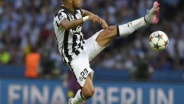 Vidal hizo el m&aacute;ximo esfuerzo en el mediocampo de Juventus ante Barcelona.
