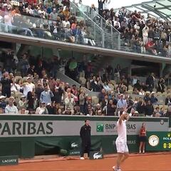 Uno de los mejores puntos de siempre en Roland Garros: lo que hace al final, apoteósico
