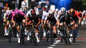 REGGIO EMILIA, ITALY - MAY 18: (L-R) Arnaud Demare of France and Team Groupama - FDJ Purple Points Jersey, Fernando Gaviria Rendon of Colombia and UAE Team Emirates, Simone Consonni of Italy and Team Cofidis and Alberto Dainese of Italy and Team DSM sprint at finish line during the 105th Giro d'Italia 2022, Stage 11 a 203km stage from Santarcangelo di Romagna to Reggio Emilia/ #Giro / #WorldTour / on May 18, 2022 in Reggio Emilia, Italy. (Photo by Tim de Waele/Getty Images)