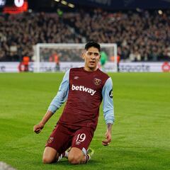 Edson Álvarez anota el 2-0 del West Ham ante Friburgo en Europa League