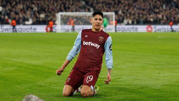 London (United Kingdom), 14/12/2023.- Edson Alvarez of West Ham celebrates after scoring the 2-0 goal during the UEFA Europa League group A match betweeen West Ham United and SC Freiburg, in London, Britain, 14 December 2023. (Reino Unido, Londres) EFE/EPA/TOLGA AKMEN