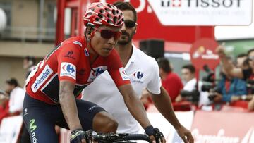 Nairo Quintana, tras cruzar la l&iacute;nea de meta de Pe&ntilde;a Cabarga en la und&eacute;cima etapa de la Vuelta a Espa&ntilde;a.