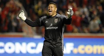 Tras atajar en la Universidad de California, firmó con la Generación Adidas en la MLS y posteriormente, en el Draft del 2000 fue fichado en la Tercera Ronda por el Miami Fusion.