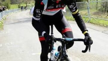 El director de equipo del RadioShack, el belga Johan Bruyneel, ha   insinuado que el luxemburgués Andy Schleck, que sufrió una fractura   de pelvis en la Dauphiné Liberé a principios de junio, no disputará   la Vuelta a España 2012.