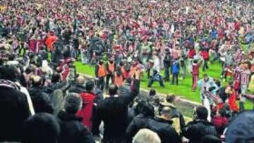 <b>UN ESPECTÁCULO TREMENDO. </b>La final de Copa ha desatado la euforia en Bilbao. Se vio el miércoles con la pacífica invasión de campo de San Mamés. Las peticiones de entradas para el 13 de mayo son inagotables. Mestalla se queda pequeño para el Athletic-Barça.