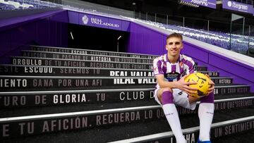 Valladolid. 26/1/24.  Stipe Biuk presentado en el Estadio José Zorrilla como nuevo jugador blanquivioleta. Photogenic/Miguel Ángel Santos