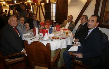 Javier G. Matallanas, Antonio Alonso, Manuel Esteban, Alejandro Eelortegui, Chema Bellón y Roberto Hernández.