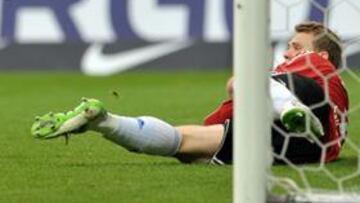 <b>DECISIVO. </b>Neuer detiene un ataque del Werder Bremen.