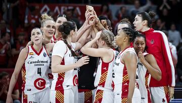 Las jugadoras del Casademont Zaragoza celebran el triunfo ante el Cukurova.