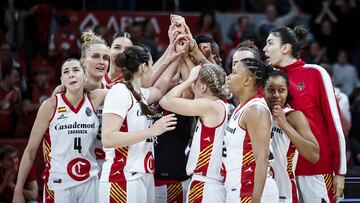 Las jugadoras del Casademont Zaragoza celebran el triunfo ante el Cukurova.