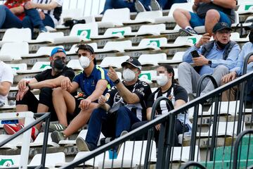 El público regresa a los estadios en las zonas donde la incidencia acumulada lo permite. Así ha sido la esperada vuelta en el partido de Segunda División entre el Castellón y la Ponferradina.