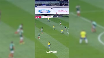 Ante una multitud que celebró la victoria histórica en las gradas.