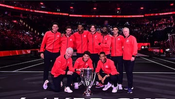 El equipo del Mundo posa con la Laver Cup tras imponerse al equipo de Europa en la edición de 2023.