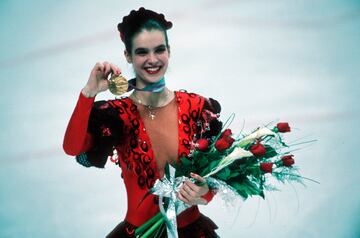 La dos veces campeona olímpica en patinaje artístico sobre hielo, inició su educación deportiva a los cinco años, en la escuela para talentos de la entonces República Democrática Alemana. Para los 17 años ya era Campeona de Europa y un año más tarde sería la Reina del Hielo en los Juegos Olímpicos de Sarajevo 1984. Repitió su victoria en Calgary 1988.   
